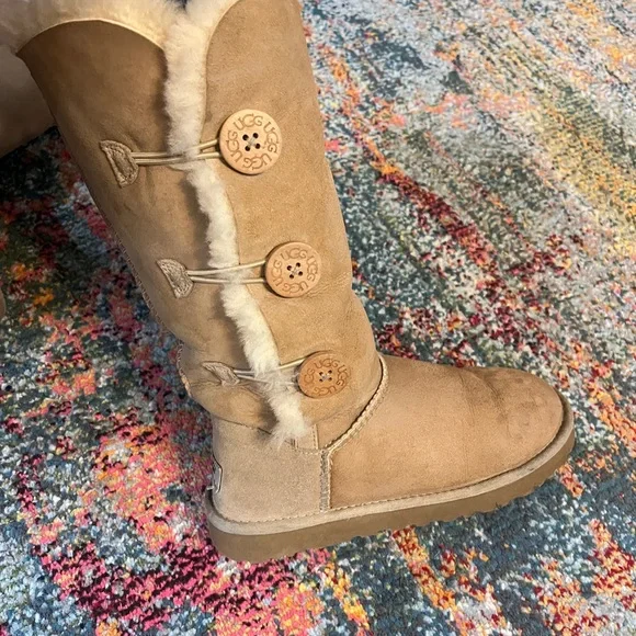 Women’s UGG Bailey Button 3 in Chestnut 7 - Picture 14 of 15